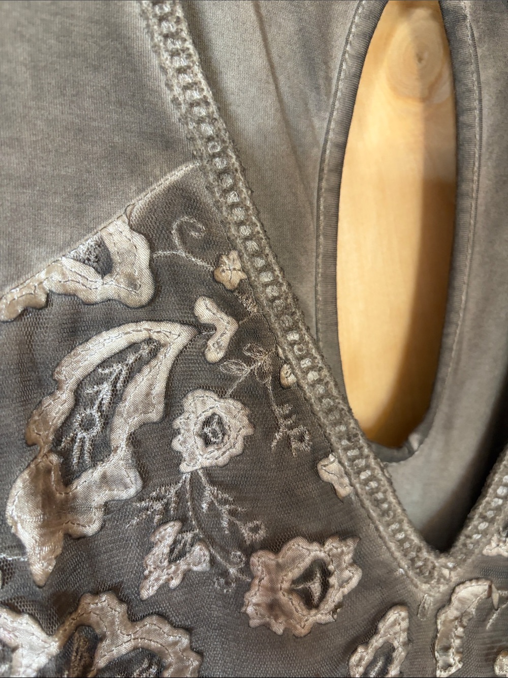๐ POL Olive Green Lace Accent Tunic Top - Picture 7 of 16